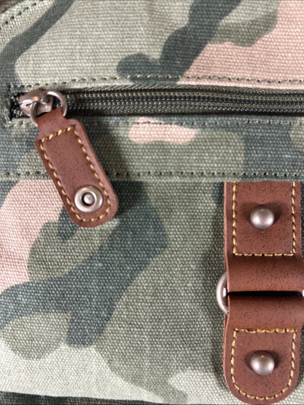 Time and Tru Green Camo Shoulder Bag with Brown Leather Trim NWT 4 Compartments - Picture 7 of 10